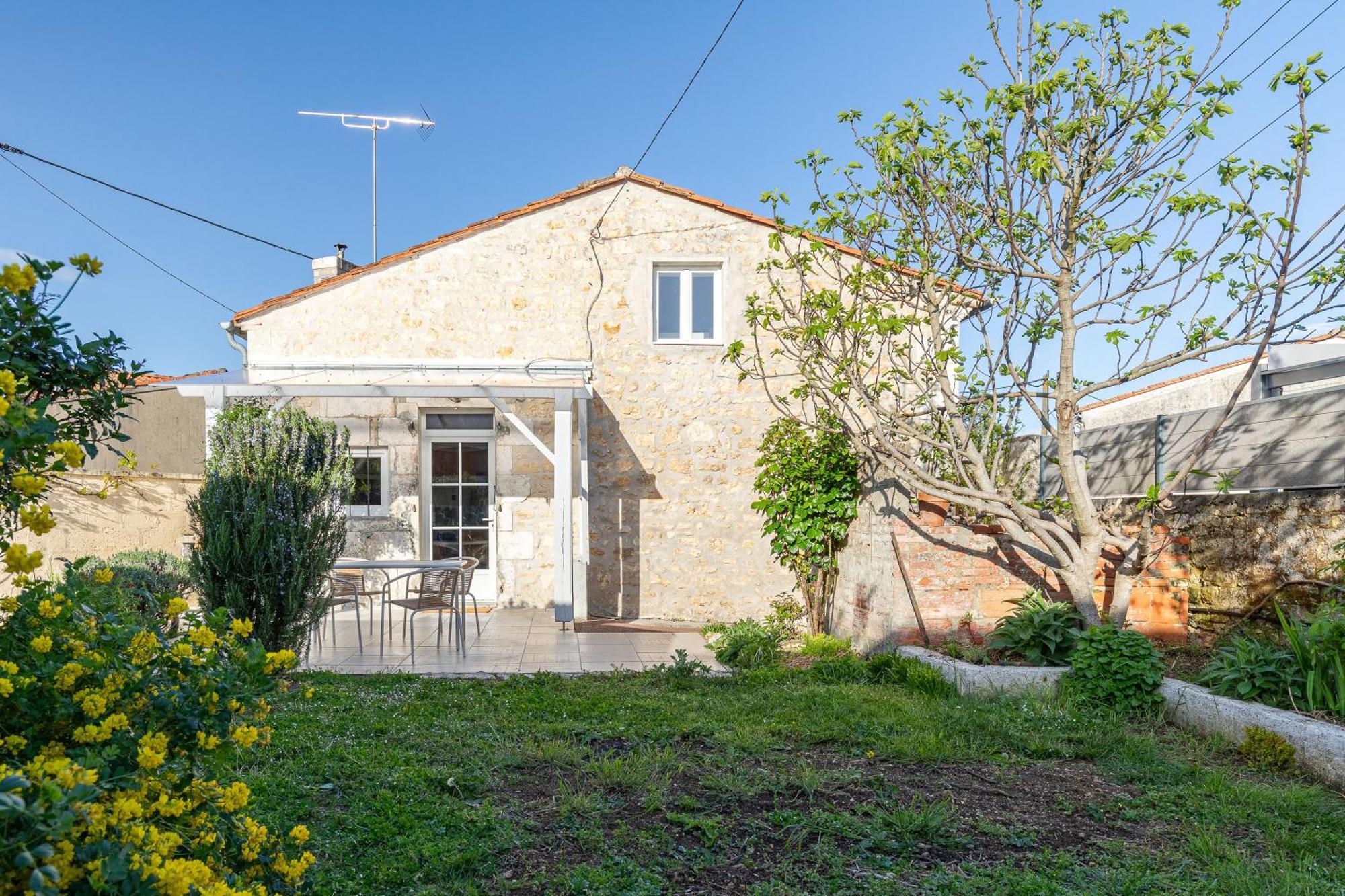 Belle Maison De Ville l'Isle-d'Espagnac Exterior photo